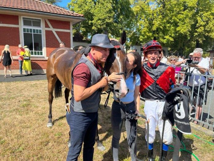 Windham Belle mit ihrem Siegerteam