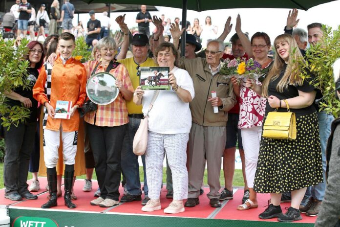 Jubel beim Club Neue Bult e.V. Jubel beim Club Neue Bult e.V.