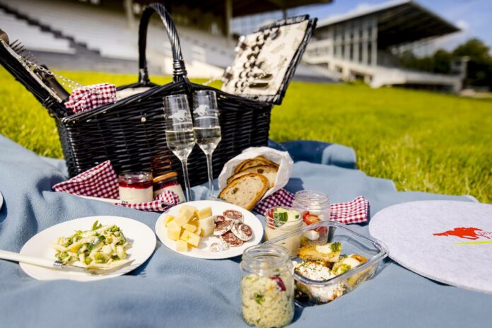 picknickkorb_made_by_carlsplatz_auf_der_galopprennbahn_duesseldorf_2