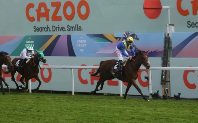 Desert Crown beim Sieg im Epsom Derby Desert Crown beim Sieg im Epsom Derby