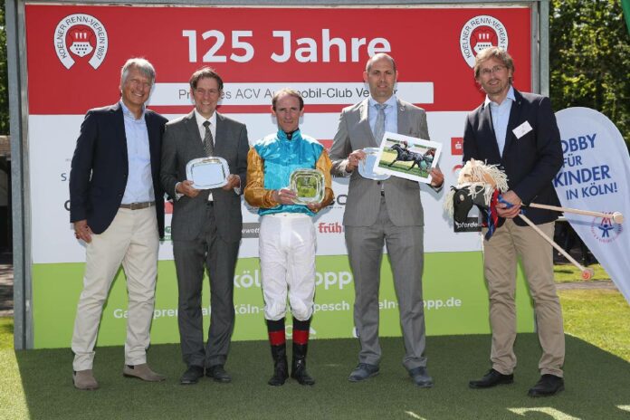 Das Team um Wilma bei der Siegerehrung Das Team um Wilma bei der Siegerehrung