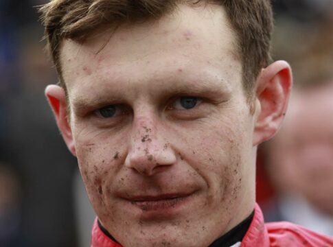 Townend zaubert - Gruppe I-Sieg mit Jasmin De Vaux ohne Bügel Jockey Paul Townend Foto: turfstock.com