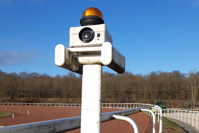 Installiertes „Safe Sonic“-System in Belgien Foto: Deutscher Galopp Installiertes „Safe Sonic“-System in Belgien Foto: Deutscher Galopp