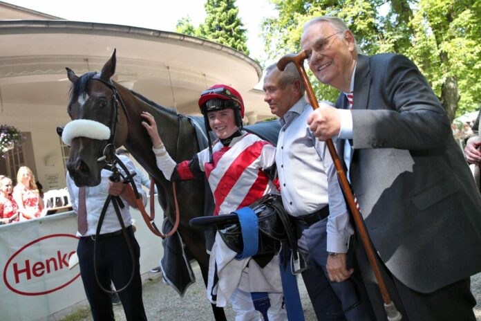 Merkur mit Albrecht Woeste, Waldemar Hickst und Augustin Madamet (v.re.)