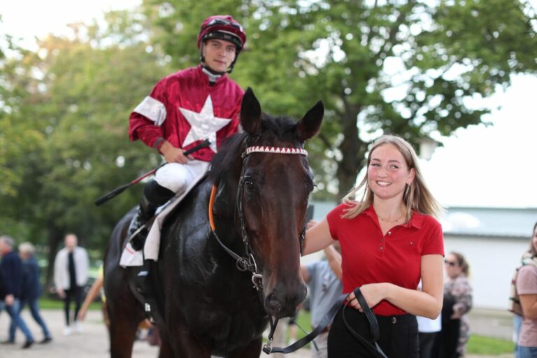 Atze machte die Reise lohnenswert – Sieger der Jan Wellem-Trophy geehrt