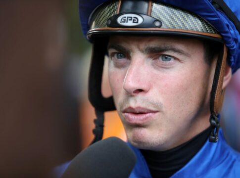 Karl Burke marschiert - Fallen Angel gewinnt mit Doyle in Newmarket James Doyle