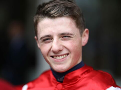 Derby-Achter Waldnebel mit Madamet gegen Sieben Augustin Madamet