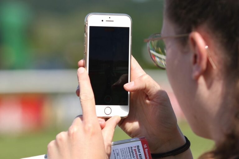 Englische Trainer erhalten Drohanrufe – Polizei ermittelt