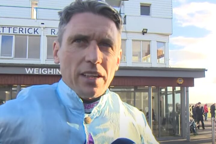 Paddy Brennan mit Karrieresieg 1500