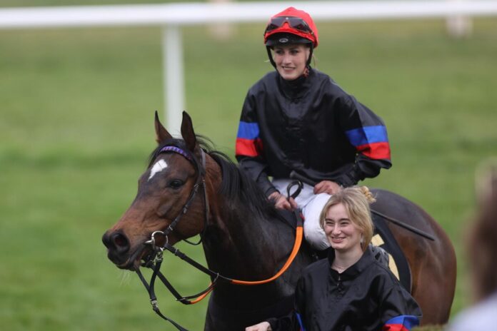 Peace of Rose siegt unter Sibylle Vogt im Preis des Gestüt Lünzen & Friends Peace of Rose siegt unter Sibylle Vogt