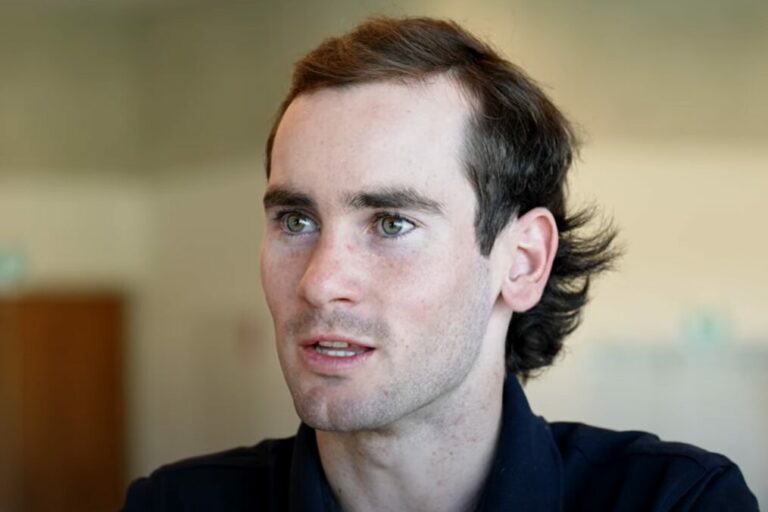 Jockey schläft in der Jockeystube ein – Rennen fast verpasst