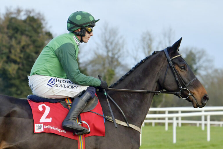 Drama: Dreifach-Foto, Überprüfung und Buhrufe nach Aintree-Hurdle