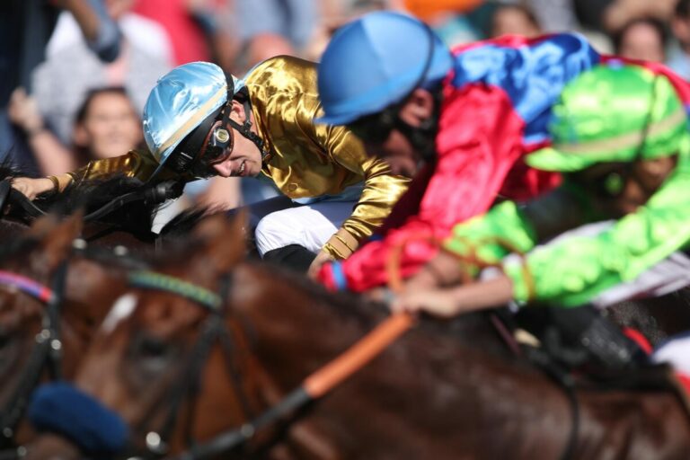 Reiterwechsel in Berlin-Hoppegarten