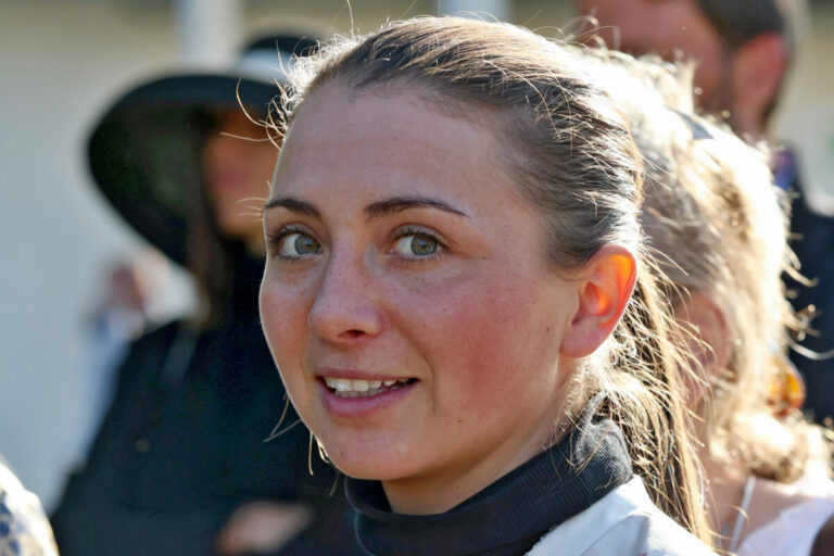 Schon am Sonntag: Erster Sieg für Bryony Frost über französische Hürden