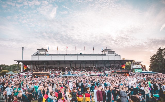 EM Public Viewing Rennbahn