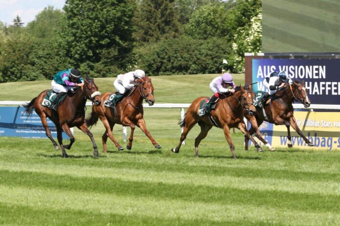 Lady Roche (li.) beim 