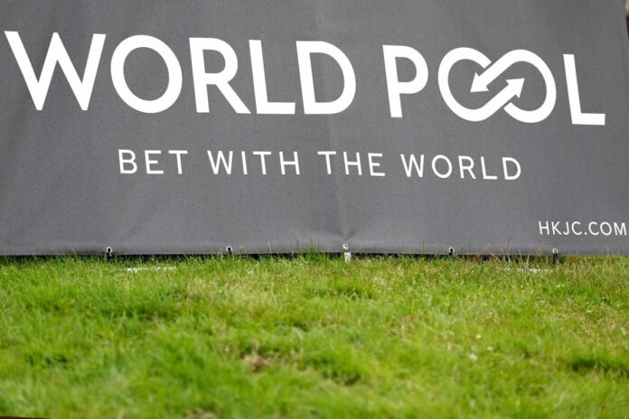 Banner World Pool Bet With The World