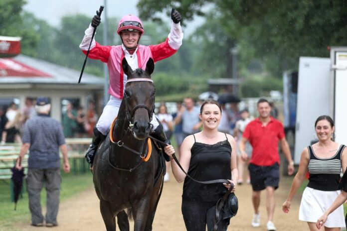 Direct Hit siegt unter Esther Ruth Weissmeier