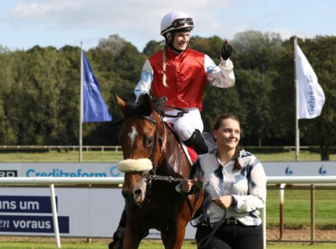 Nach Streichung: Vier Deutsche im Großen Dallmayr-Preis Lazio siegt unter Nina Baltromei im Gro§er Preis der Sparkasse Hannover, L.