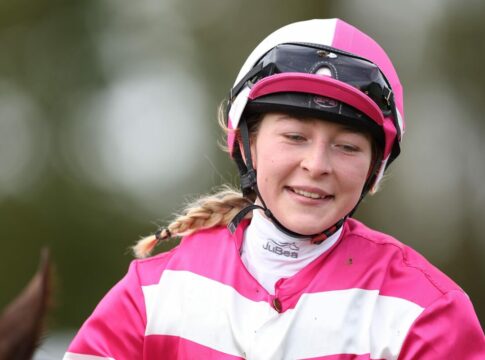 Fahrnow gewinnt die Sparkasse Mülheim – Nachwuchstrophy Miss Eagle siegt unter Vivian Fahrnow