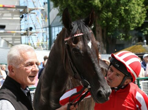 Lerner über Calif: "Denken, dass wir Map Of Stars einen guten Fight liefern können" Calif mit seinem Jockey Adrie de Vries