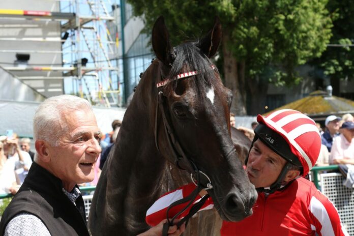 Calif mit seinem Jockey Adrie de Vries Calif mit seinem Jockey Adrie de Vries