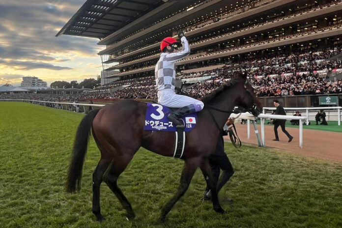 Do Deuce nach dem Sieg im Japan Cup Foto: Hemke Do Deuce nach dem Sieg im Japan Cup Foto: Hemke