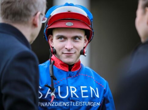Perfekter Start! Hammer-Hansen führt "The 2025 World All-Star Jockeys“ an Thore Hammer-Hansen