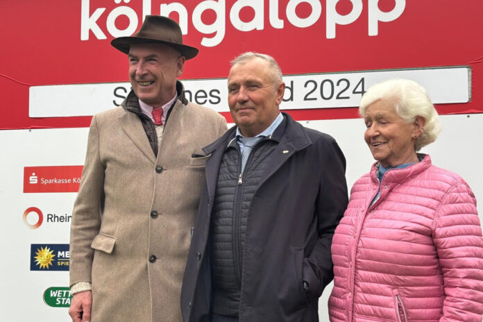 Waldemar Hickst mit Erika Mäder und Christian von der Recke (li.) Waldemar Hickst mit Erika Mäder und Christian von der Recke (li.)