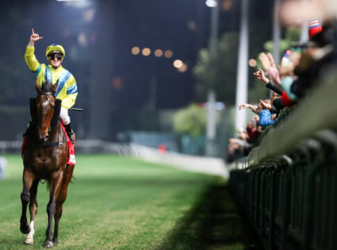Zac Purtons historischer Sechser – 16 Treffer bis zum All-Time-Rekord Zac Purton feiert seine Sechserserie (Hong Kong Jockey Club)