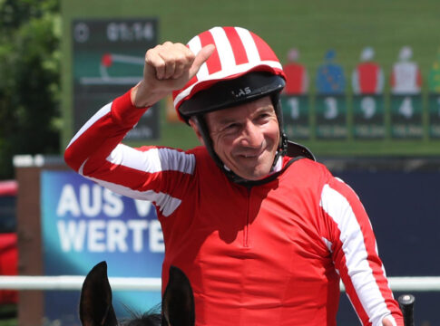 Nach Gruppe III-Sieg - de Vries legt mit Listen-Treffer in Abu Dhabi nach Adrie de Vries