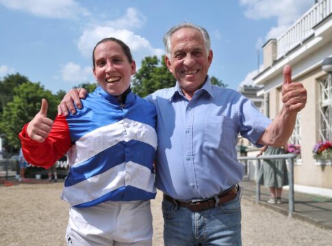Tag der offenen Tür am Rennstall Mario Hofer Blueridge Silver siegt unter Stefanie Koyuncu