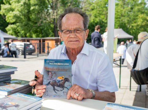 Am Sonntag in Bad Harzburg: Lutz Mäder signiert sein Buch Lutz Mäder