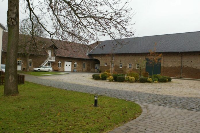 Innenhof der Pferdeklinik Bur Mggenhausen