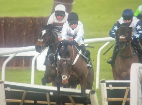 Schockmoment für Constitution Hill - Sieg 10 unter Dach und Fach Constitution Hill