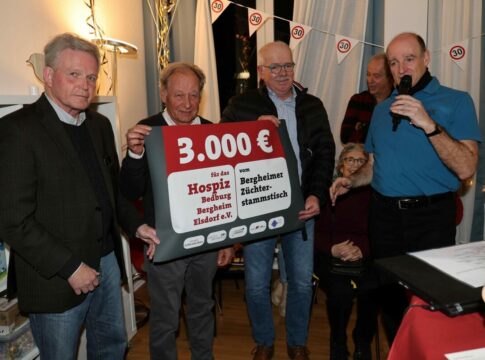 3.000 Euro-Spende von der Hengstpräsentation überreicht Hospiz