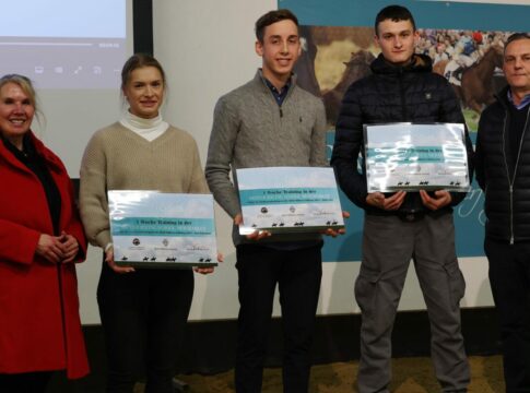 Elf Deckhengste und volles Haus beim Züchtertreff in Röttgen Ehrung der Sieger im Nachwuchsförderpreis der Mehl-Mülhens-Stiftung