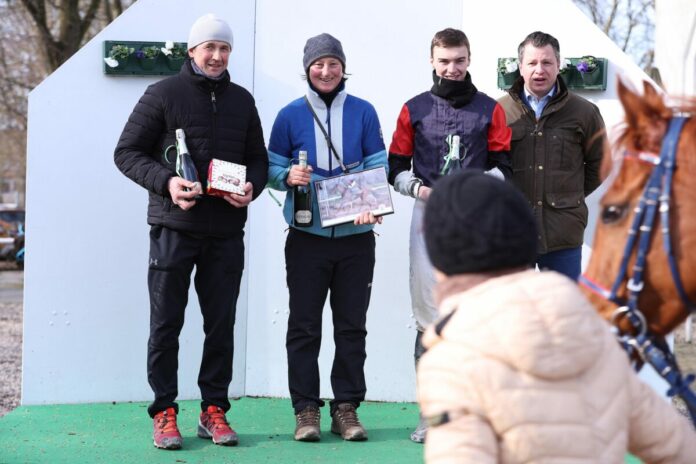 Hamiltons Team nach dem Siegsiegt unter Leon Wolff