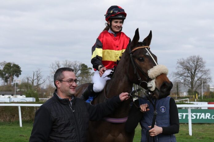 Ardbraccan siegt unter Anna van den Troost Ardbraccan siegt unter Anna van den Troost