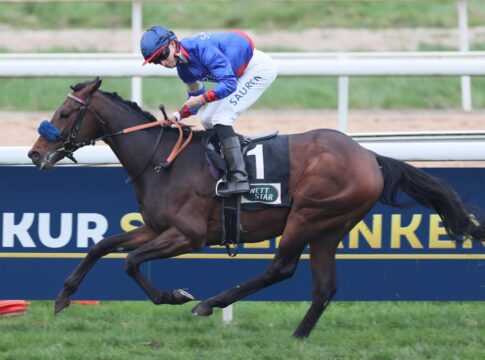 Assistent gibt einen aus – Freibier vom Galopper des Jahres 2024 Assistent siegt unter Thore Hammer-Hansen im Grand Prix Aufgalopp 2024, L.