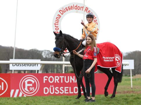 Kondition zahlt sich aus – Vinnare triumphiert im Preis der Fortuna Vinnare siegt unter Martin Seidl im Preis der Fortuna