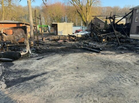 Der Brand auf der Krefelder Rennbahn - „Viel Glück gehabt“ s2 Die Reste des Feuerinfernos in Krefeld (privat)