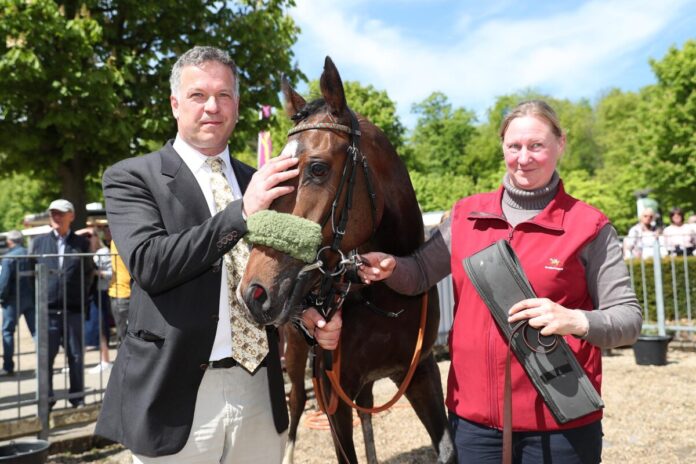 Züchter und Besitzer Christian Henze mit Namaron Züchter und Besitzer Christian Henze mit Namaron