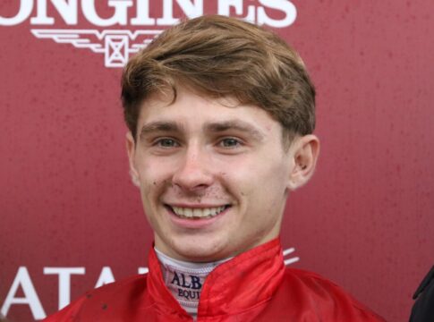 Klassiker-Feld steht - Vertical Blue mit Alexis Pouchin Vertical Blue siegt unter Alexis Pouchin im Qatar Prix Marcel Boussac – Criterium des Pouliches, Gr.1