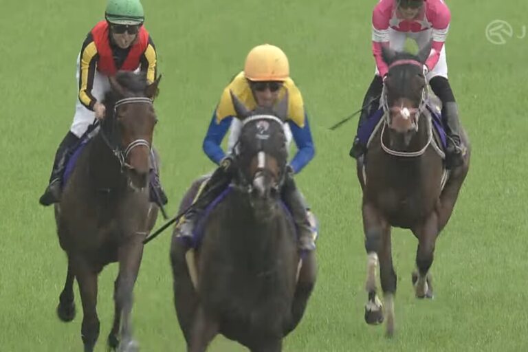Starke-Sensation im Video – ältester Reiter der Japan Oaks gewinnen konnte