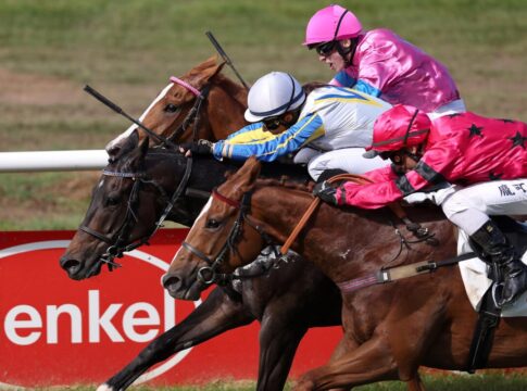 3-2-2-1 – Arika siegt als „Ding der Woche“ für von der Recke Arika siegt unter Anna van den Troost