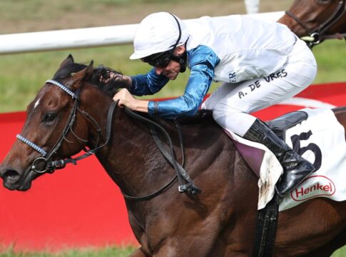 Lady Ilze siegt unter Adrie de Vries in den Horn und Company – 105. German 1000 Guineas, Gr.2