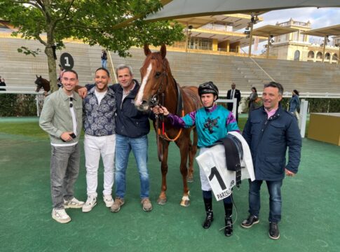 Batistic' Gentleman Beauty gewinnt in Longchamp Gentleman Beauty