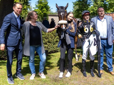 Sieg mit Wow-Effekt! Innora im Rundfunk-Rennen auf der richtigen Welle Innora siegt unter Thore Hammer-Hansen