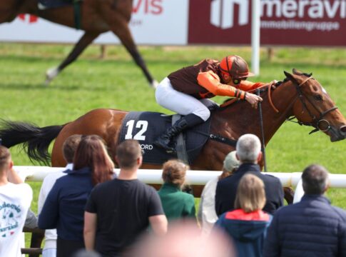 Koffi Vulcano zweiter Reese-Sieger Koffi Vulcano siegt unter Wladimir Panov